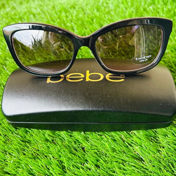 bebe Accessories - Bebe Black Cat-Eye Sunglasses Fashionable Accessories